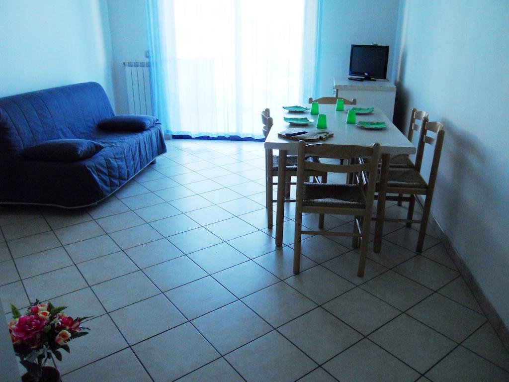Green Bay Village Pineto Room photo